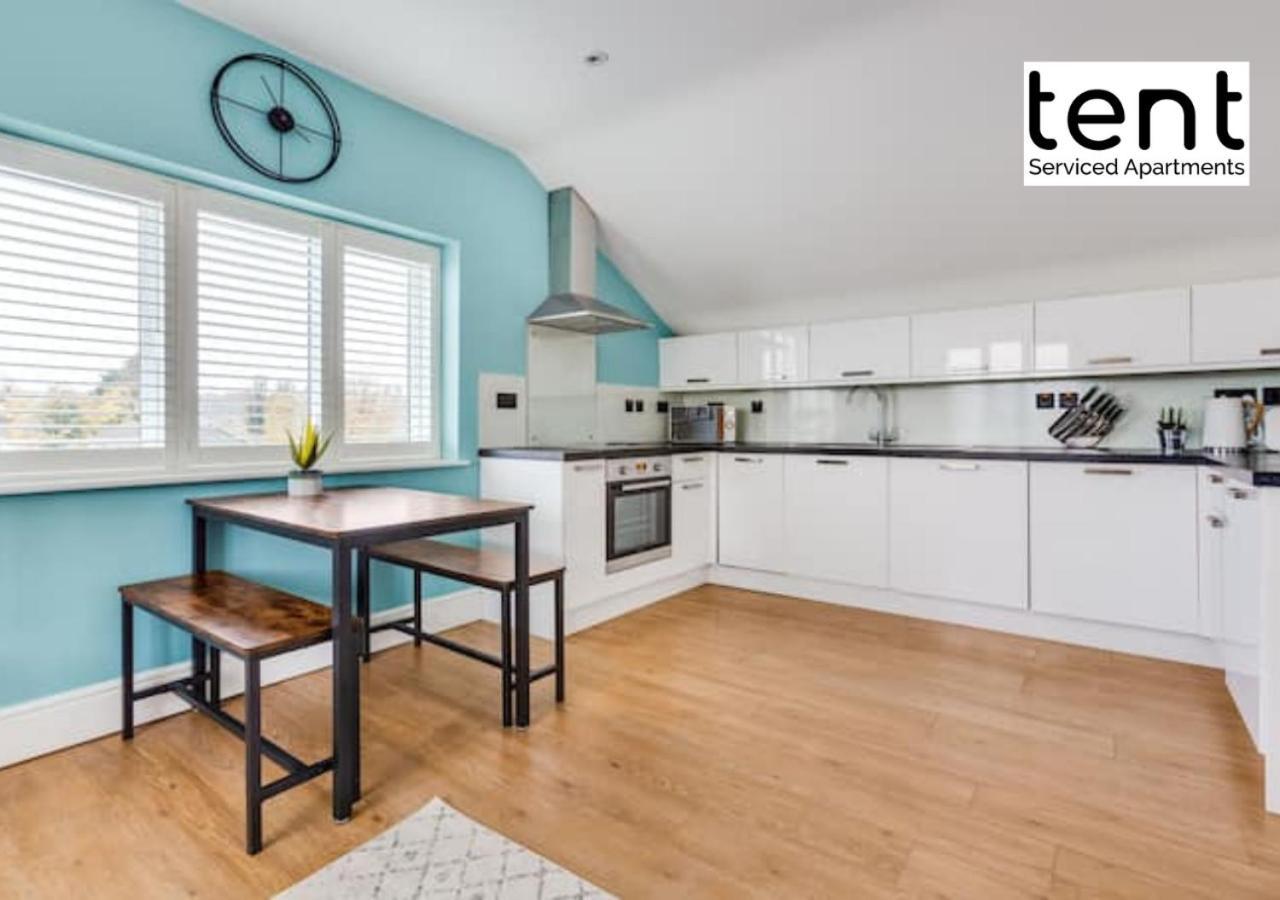 Stylish 1 Bed Apt , Central , Pkg, Perfect For Long Stays 에그햄 외부 사진