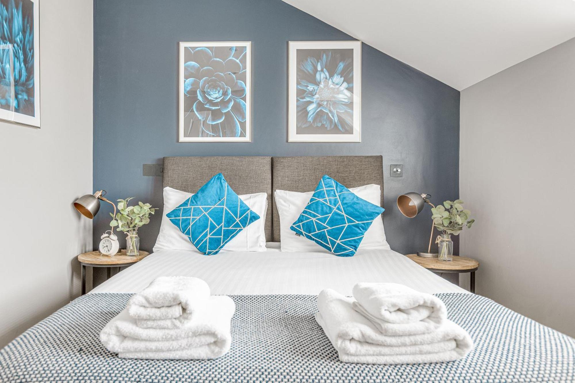 Stylish 1 Bed Apt , Central , Pkg, Perfect For Long Stays 에그햄 외부 사진
